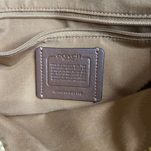 Authentic Patricia Legacy Coach Crossbody Saddle Bag - Picture 4 of 12